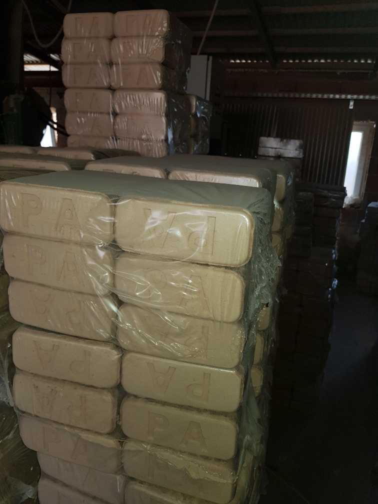 günstige qualitäts-Hartholz Bricketts PEFC, cheap quality hardwood bricks